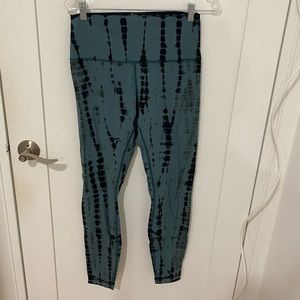 RARE Lululemon Tie Dye Tight - SIZE 8